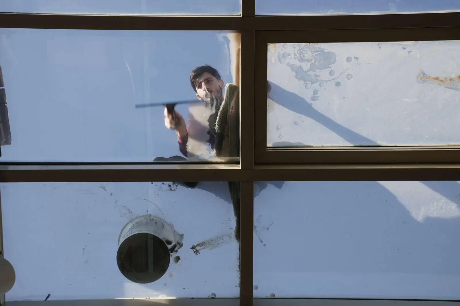Cleaning a window pane